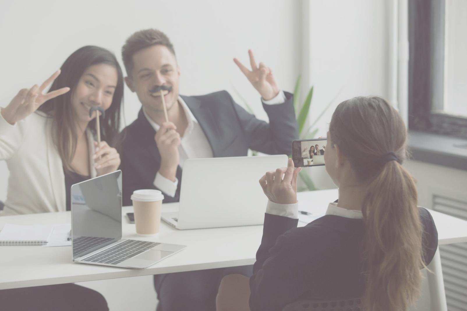 Startup Team bei der Pitch-Präsentation vor Investoren